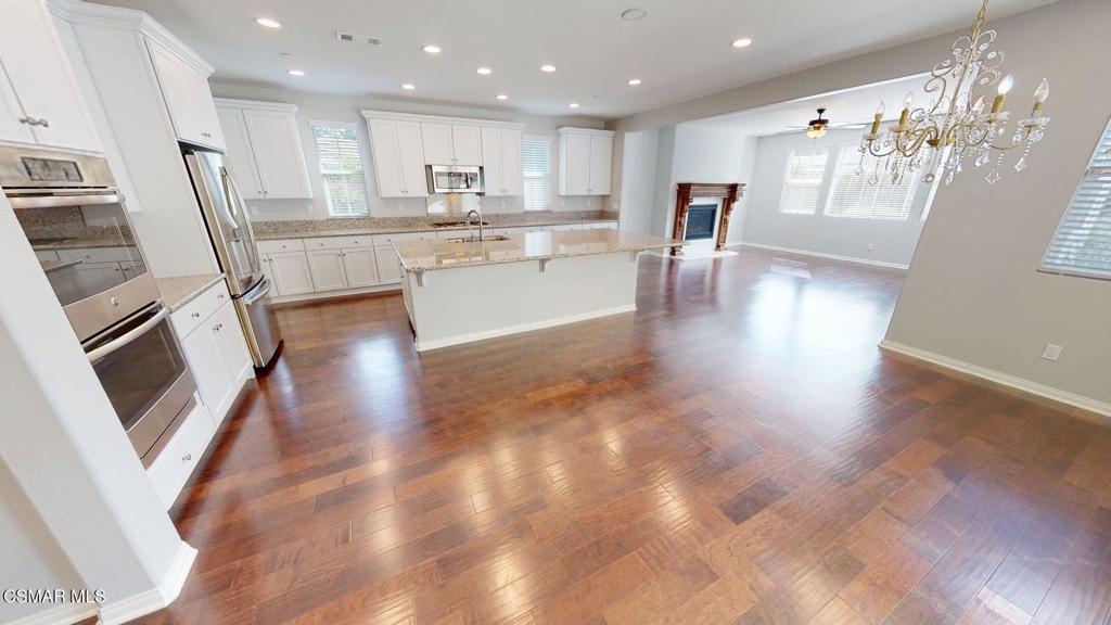 2816 Bella Court Simi Valley, CA 93065 - Photo 6 of 46