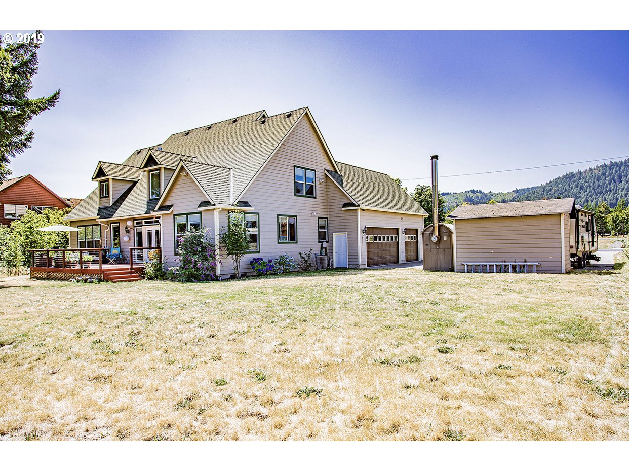 532 Smith Beckon Road Carson, WA 98610 - Photo 4 of 31 Gallery Image 4