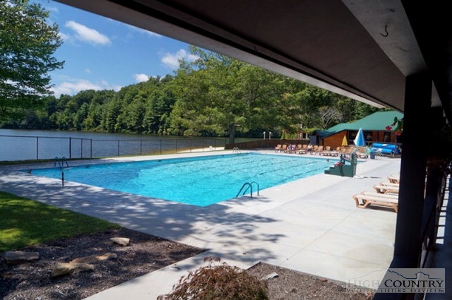 151 Goldfinch Road Newland, NC 28657 - Photo 6 of 19