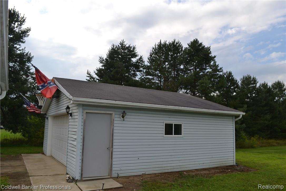 3655 East Hunters Creek Road Metamora, MI 48455 - Photo 3 of 29 043.JPG