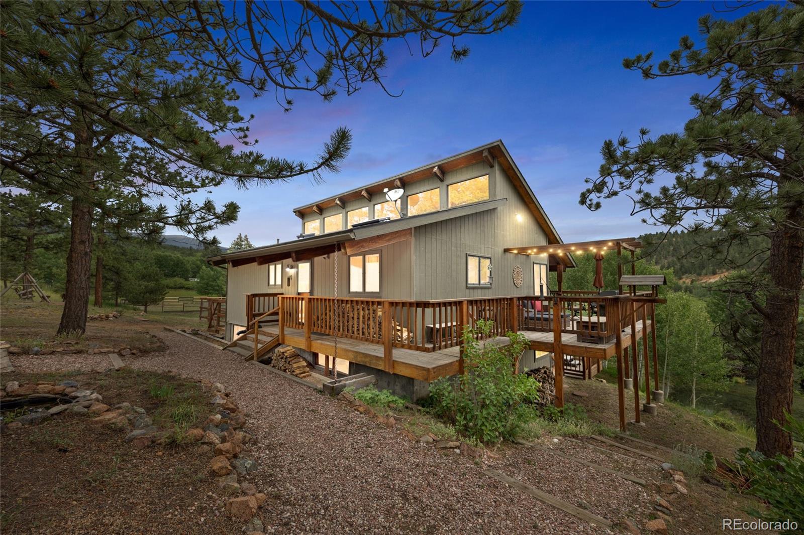 a view of a house with a yard
