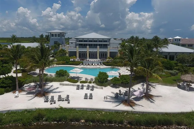 $950,000 | 396 Aruba Circle, Unit 302, Bradenton, FL 34209