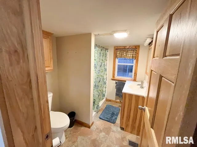 $239,995 | 8235 East Bear Paw Road, Ellisville, IL 61431