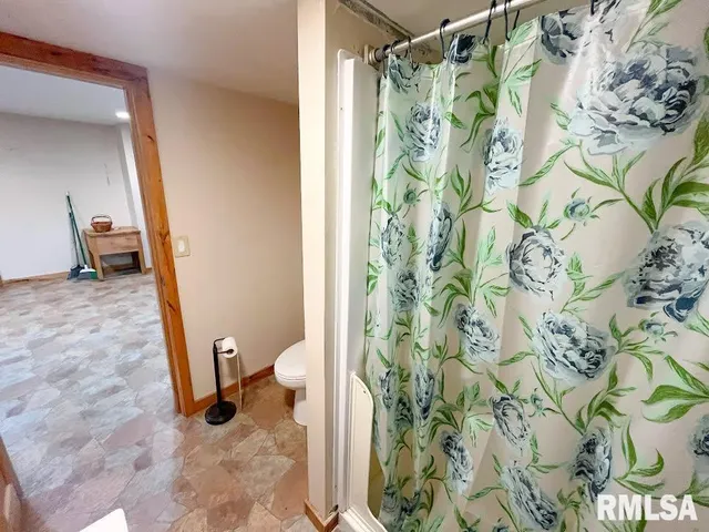 $239,995 | 8235 East Bear Paw Road, Ellisville, IL 61431