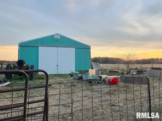 $239,995 | 8235 East Bear Paw Road, Ellisville, IL 61431