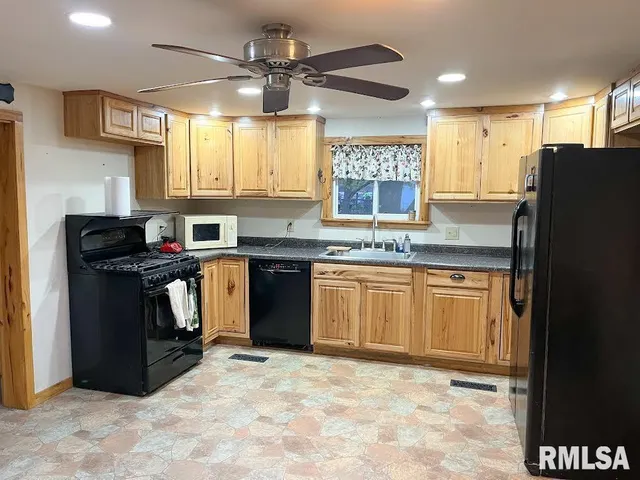 $239,995 | 8235 East Bear Paw Road, Ellisville, IL 61431