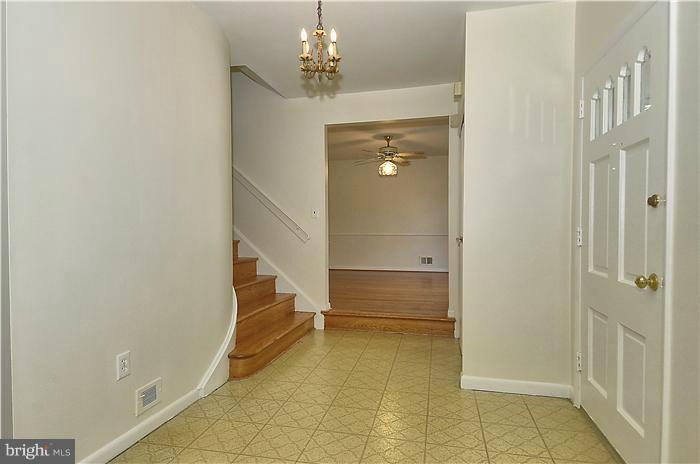 1908 Snowdrop Lane Silver Spring, MD 20906 - Photo 3 of 21 Foyer