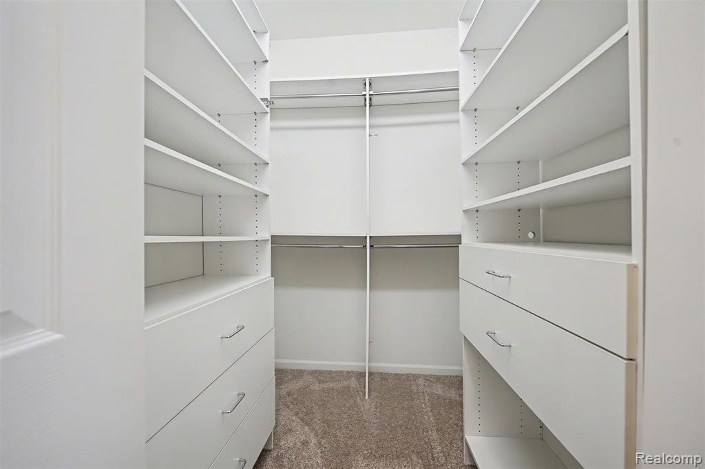 638 West Bluff Court, Unit 31 Rochester Hills, MI 48307 - Photo 16 of 49