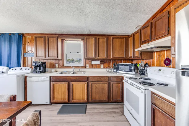 $800,000 | 3306 West Beach Drive, Oak Island, NC 28465