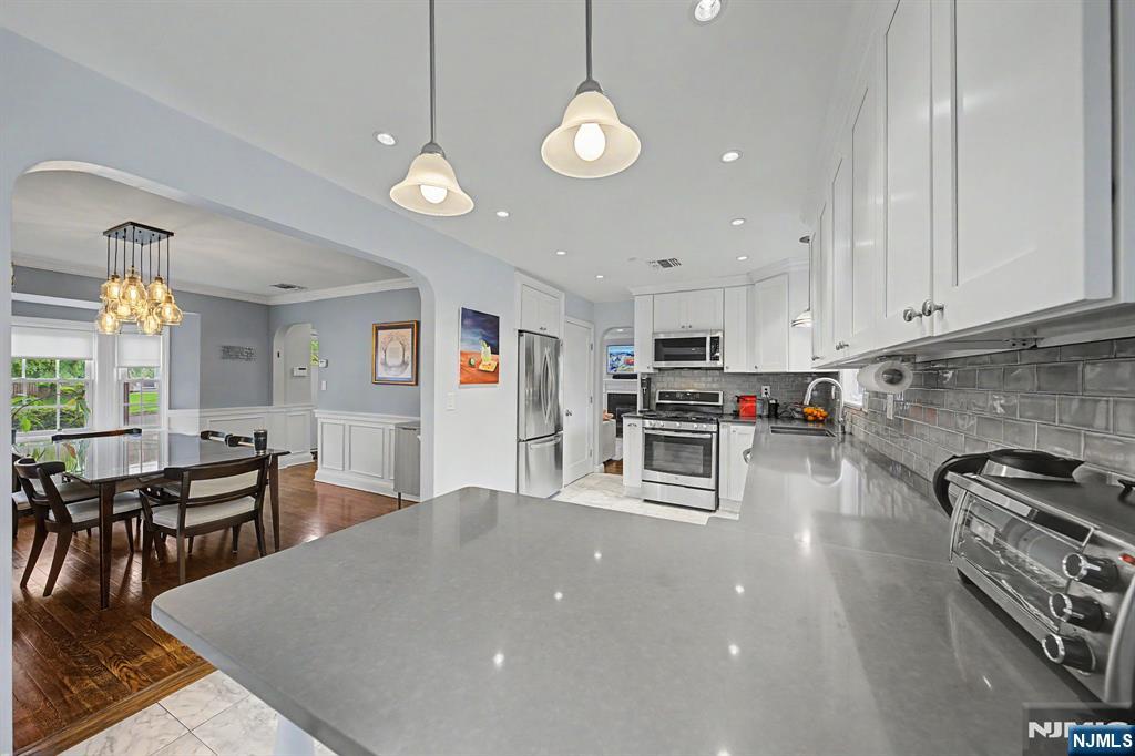 109 Windsor Road Tenafly, NJ 07670 - Photo 15 of 44