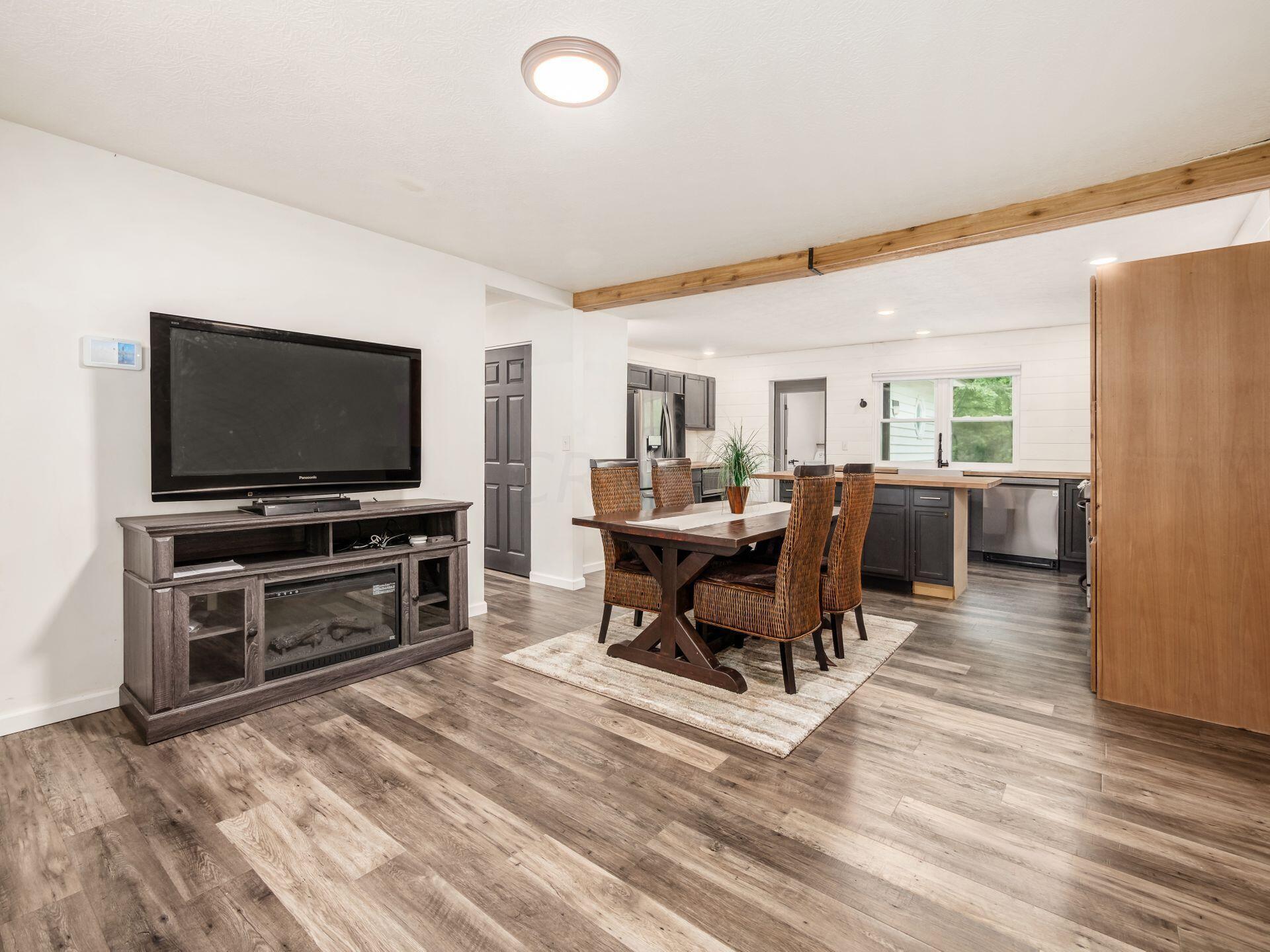 11061 Fancher Road Westerville, OH 43082 - Photo 2 of 24 Living Room