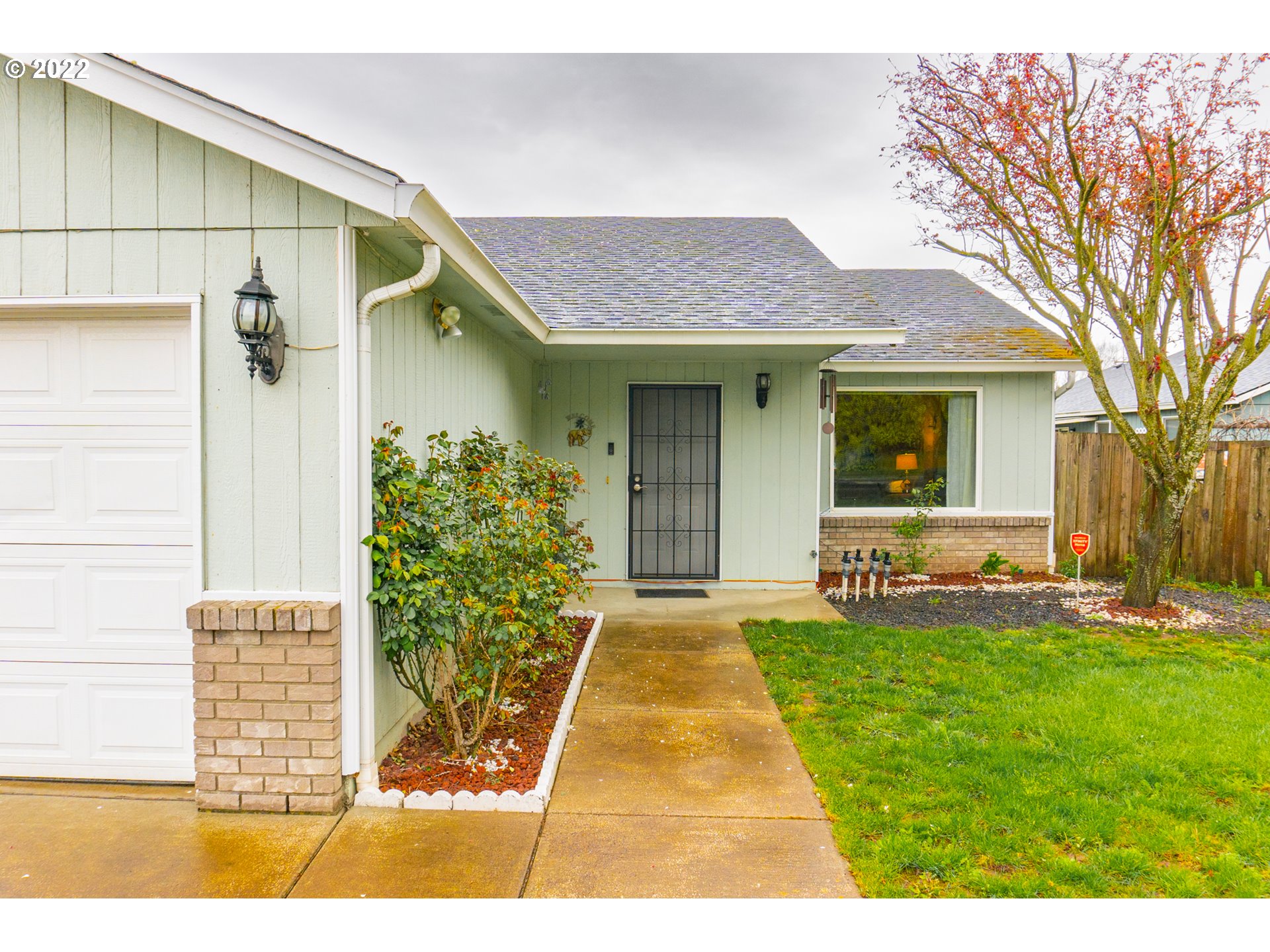4252 Daisy Street Springfield, OR 97478 - Photo 3 of 25 Gallery Image 3