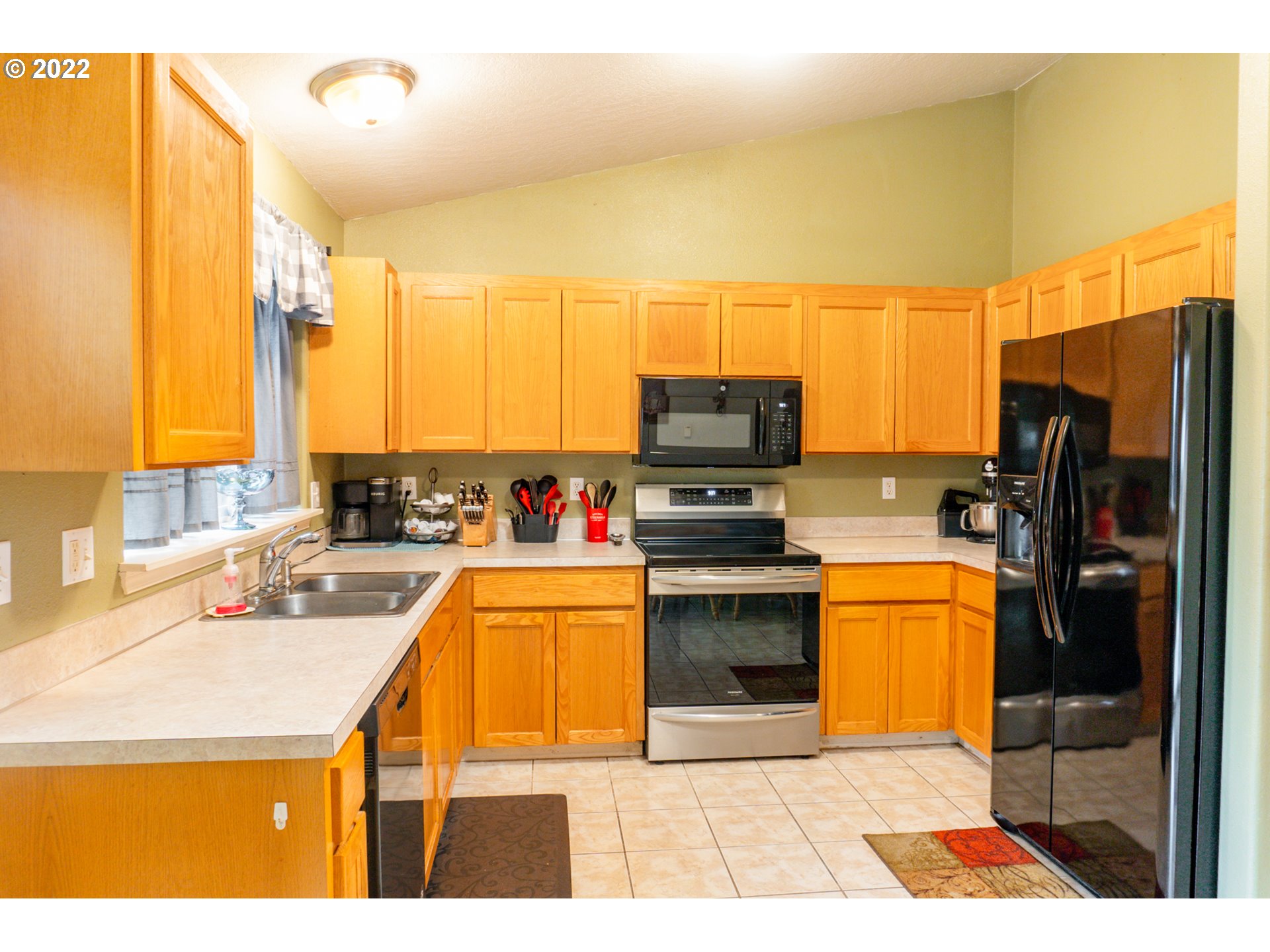 4252 Daisy Street Springfield, OR 97478 - Photo 8 of 25 Gallery Image 8