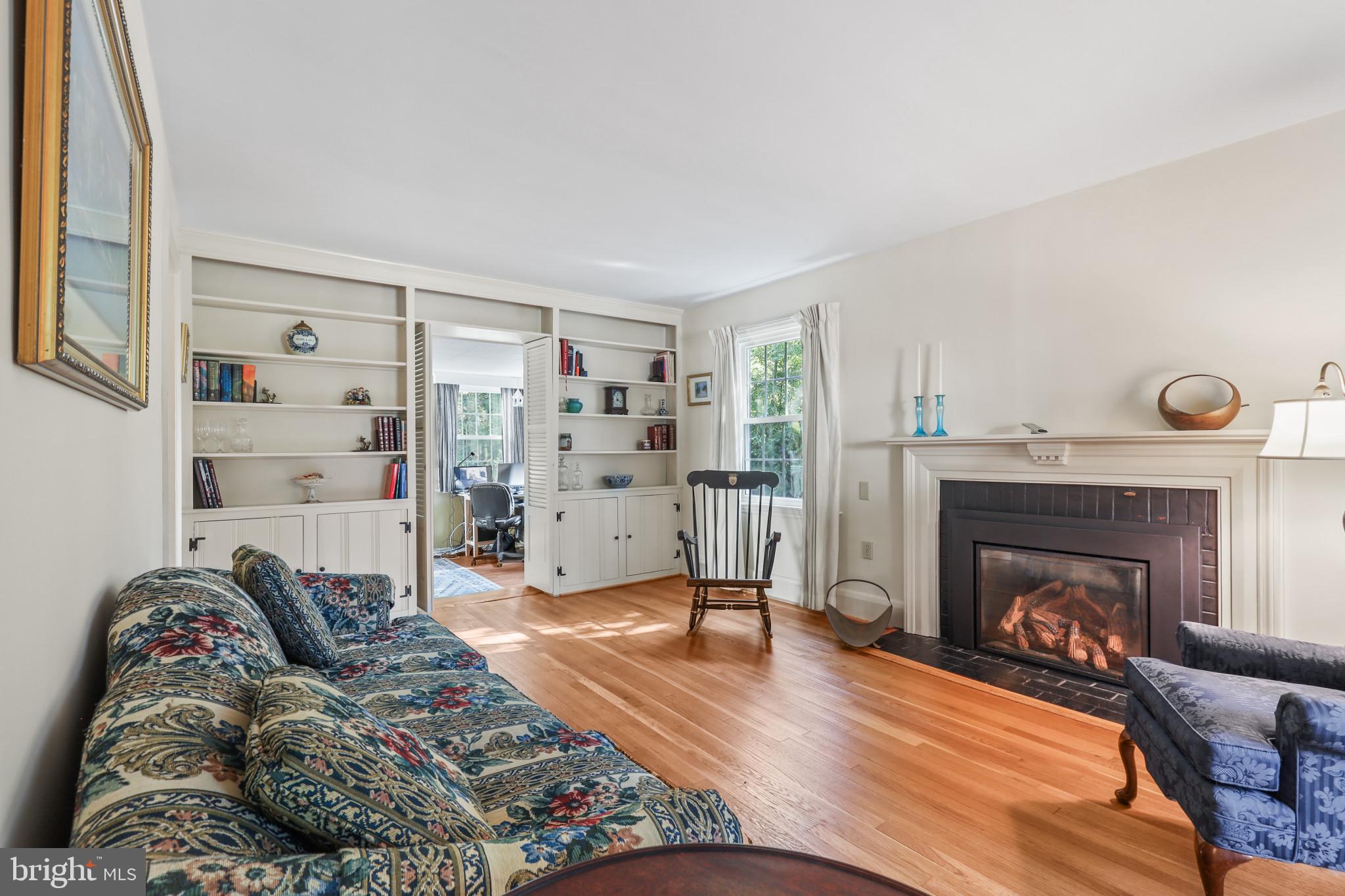605 Piccadilly Road Towson, MD 21204 - Photo 13 of 62 Living Room with gas fireplace