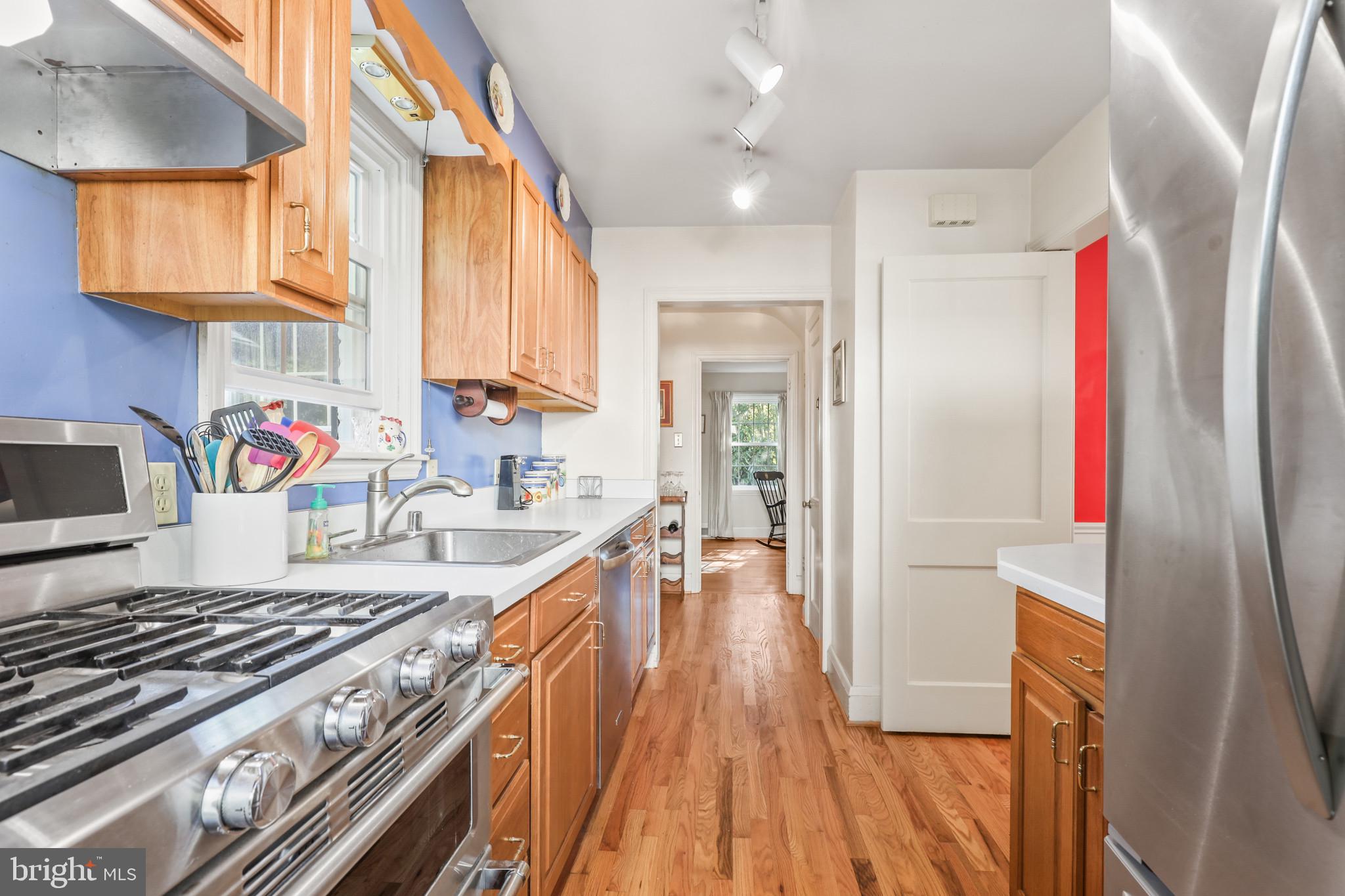 605 Piccadilly Road Towson, MD 21204 - Photo 18 of 62 Galley style kitchen