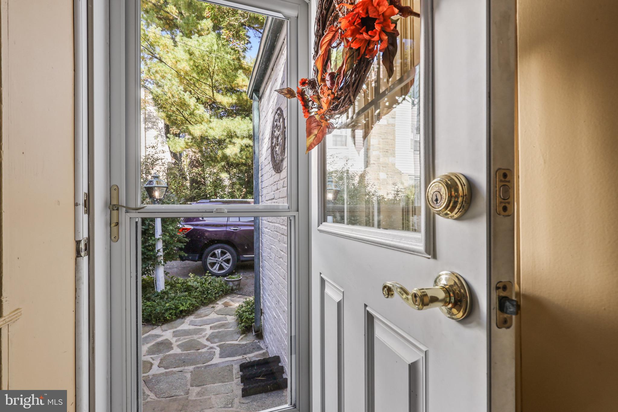 605 Piccadilly Road Towson, MD 21204 - Photo 31 of 62 Entry to driveway and backyard