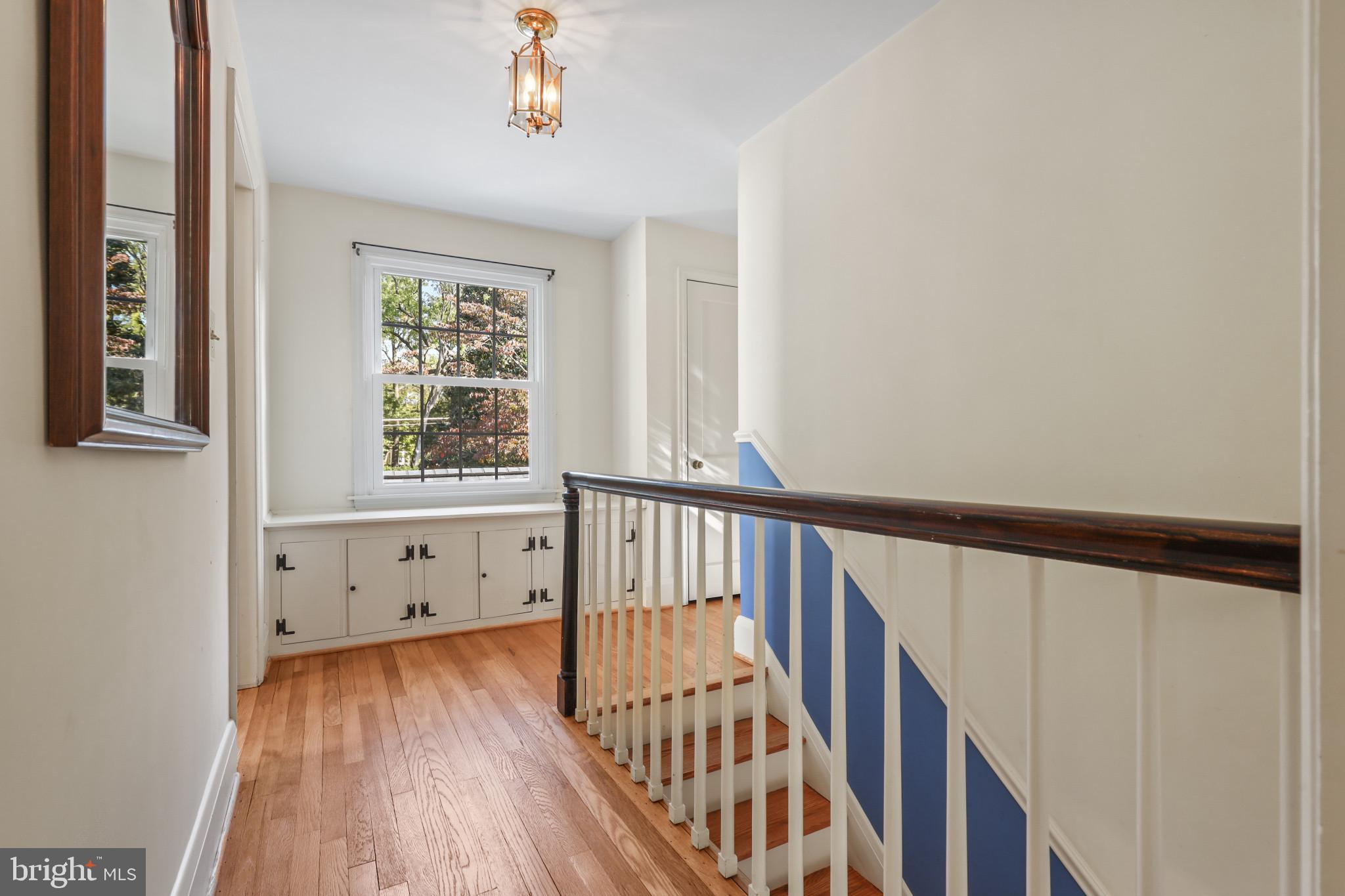 605 Piccadilly Road Towson, MD 21204 - Photo 35 of 62 Upper level hall