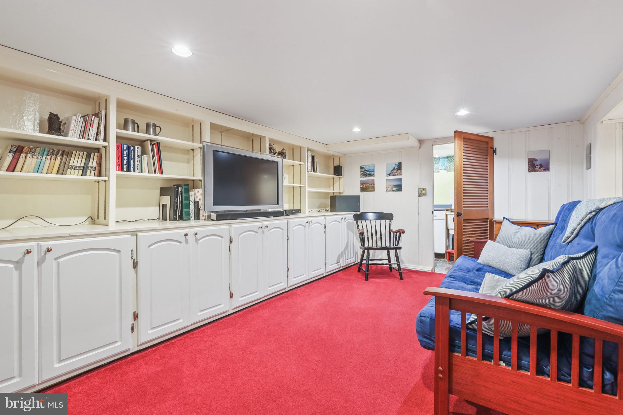 605 Piccadilly Road Towson, MD 21204 - Photo 47 of 62 Lower level family room