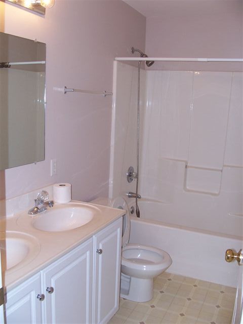 2403 Graves Mill Road Forest, VA 24551 - Photo 10 of 14 Upper hall Bath