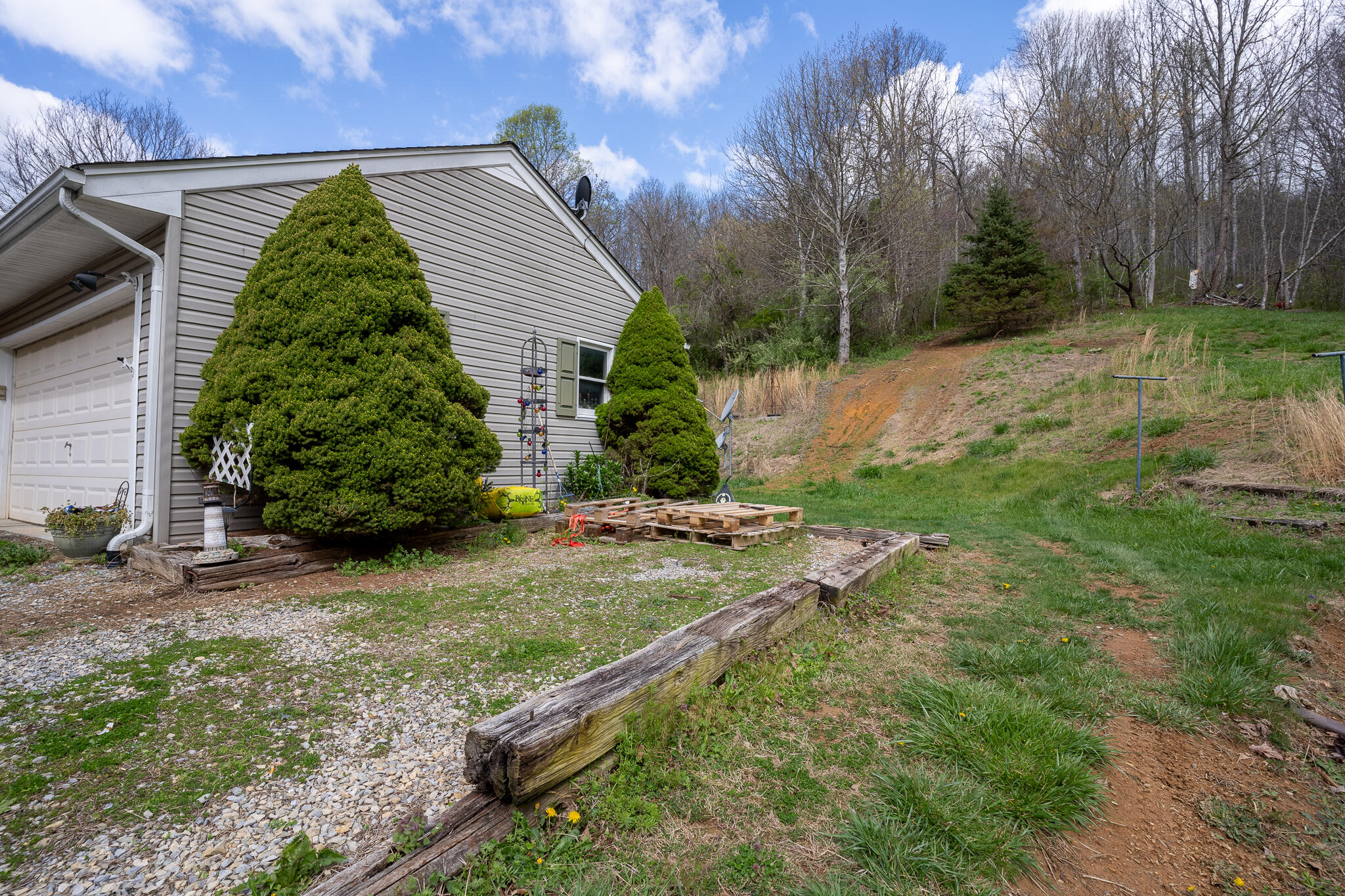 2555 Julia Simpkins Road Hiwassee, VA 24347 - Photo 4 of 30 Julia-Simpkins-19