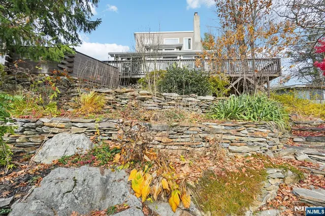 a picture of flowers