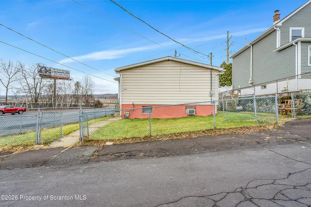 a view of a backyard with basket ball court