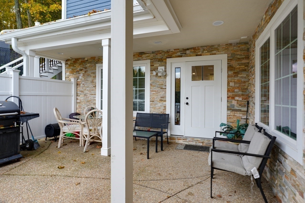 a view of a entryway with outdoor seating