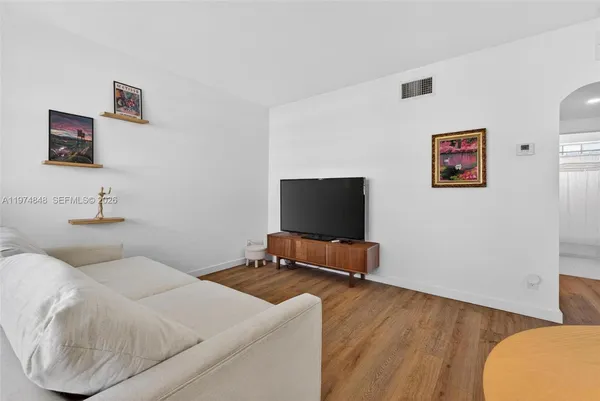 $2,300 | 8600 Byron Avenue, Unit 86009, Miami Beach, FL 33141