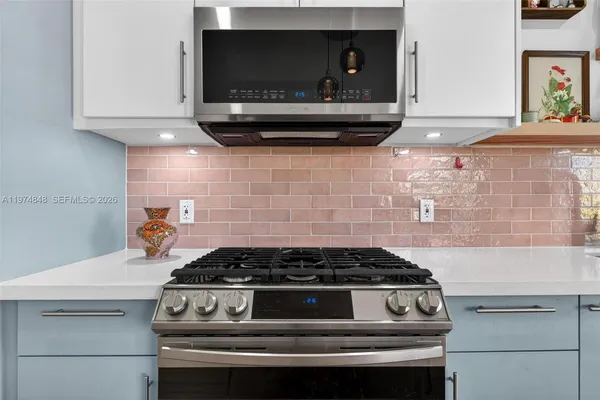 $2,300 | 8600 Byron Avenue, Unit 86009, Miami Beach, FL 33141