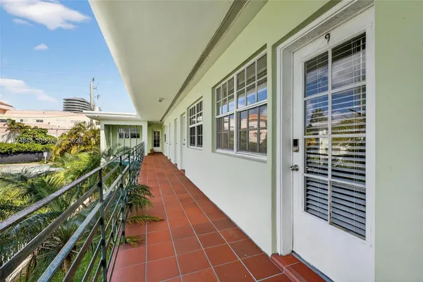 $2,300 | 8600 Byron Avenue, Unit 86009, Miami Beach, FL 33141