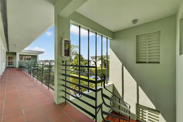 $2,300 | 8600 Byron Avenue, Unit 86009, Miami Beach, FL 33141