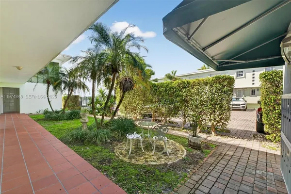 $2,300 | 8600 Byron Avenue, Unit 86009, Miami Beach, FL 33141