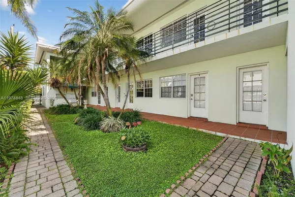 $2,300 | 8600 Byron Avenue, Unit 86009, Miami Beach, FL 33141