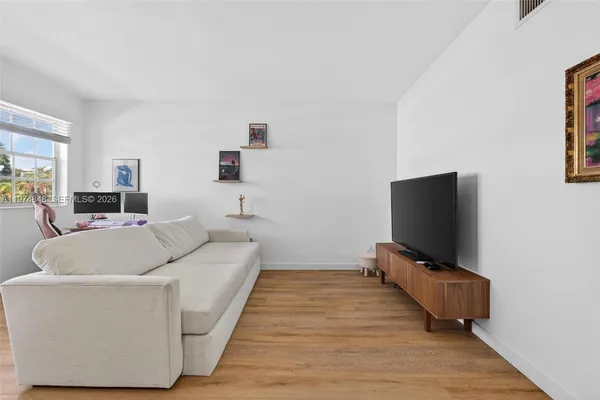 $2,300 | 8600 Byron Avenue, Unit 86009, Miami Beach, FL 33141