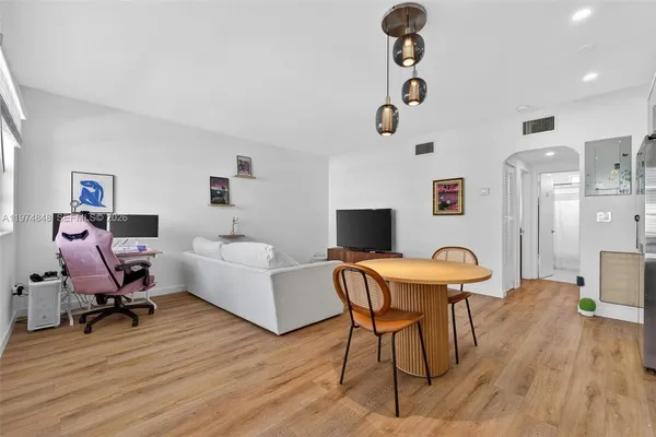 $2,300 | 8600 Byron Avenue, Unit 86009, Miami Beach, FL 33141