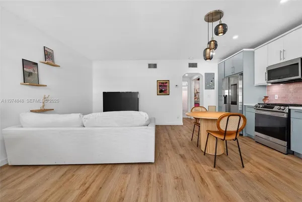 $2,300 | 8600 Byron Avenue, Unit 86009, Miami Beach, FL 33141