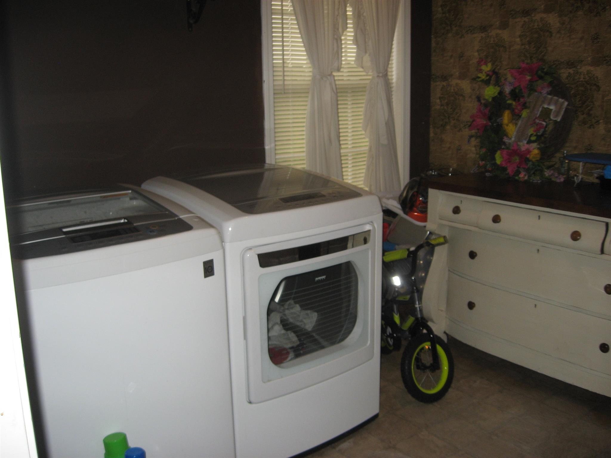 8811 Greenville Road Elkton, KY 42220 - Photo 21 of 29 laundry room