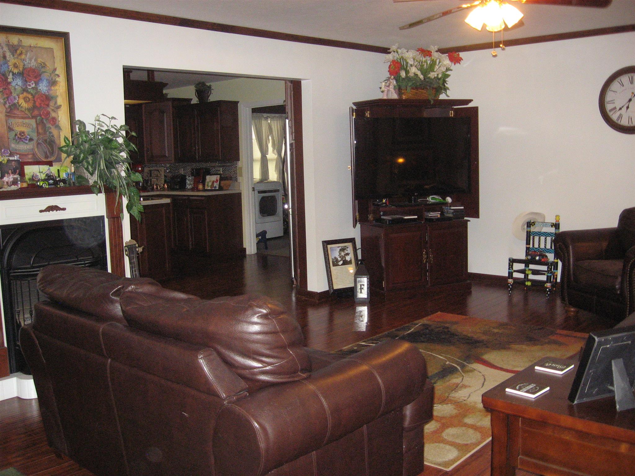 8811 Greenville Road Elkton, KY 42220 - Photo 4 of 29 living room