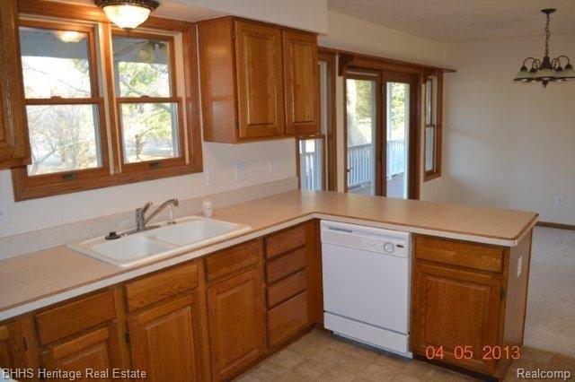 5370 Cedar Lake Road Howell, MI 48843 - Photo 13 of 25 Kitchen