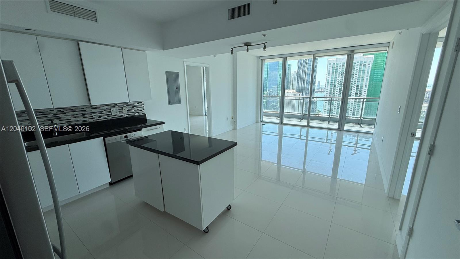 92 Southwest 3rd Street, Unit 3311 Miami, FL 33130 - Photo 1 of 14