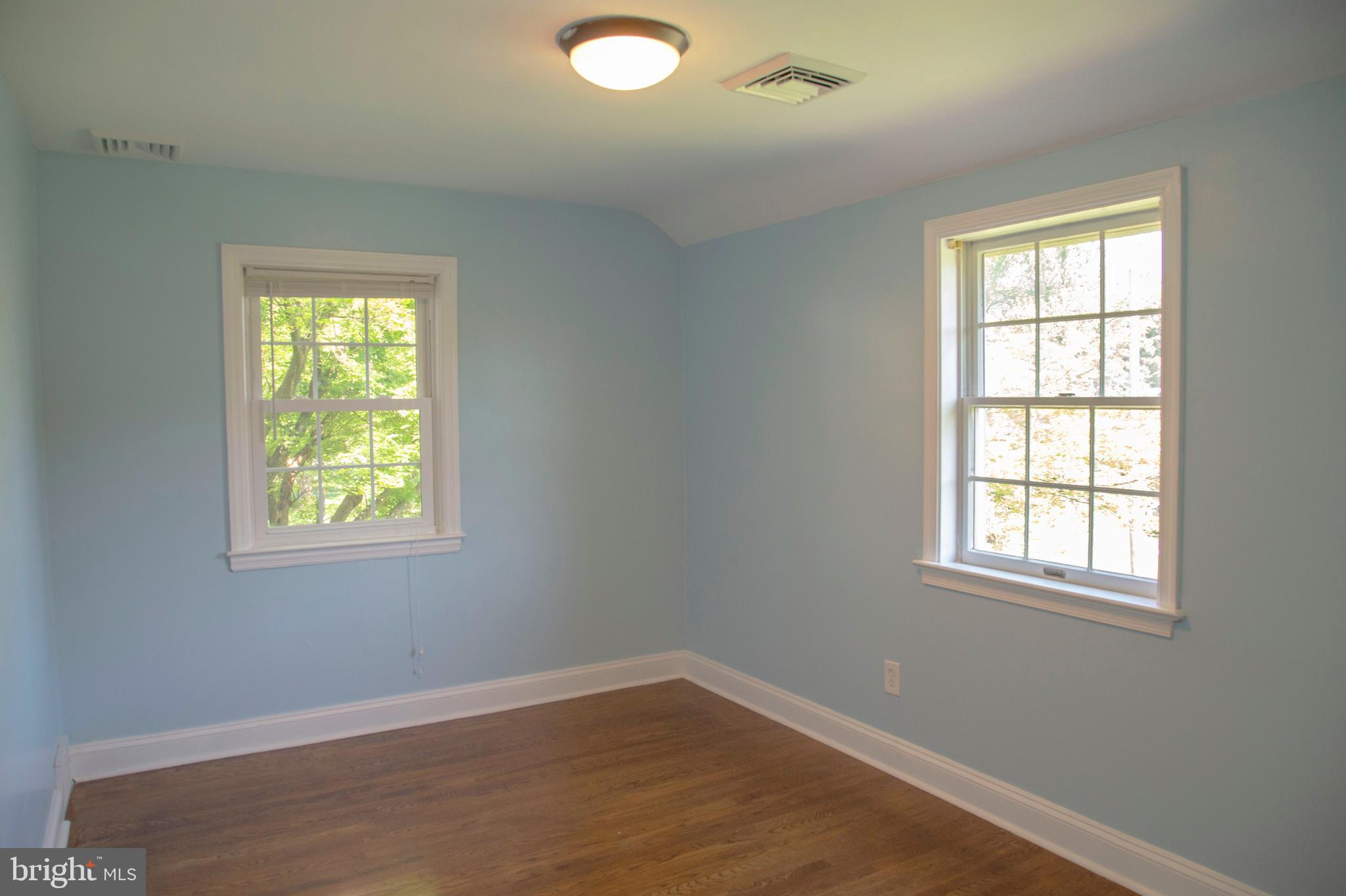 584 Valley View Road Springfield, PA 19064 - Photo 20 of 38 an empty room with a window