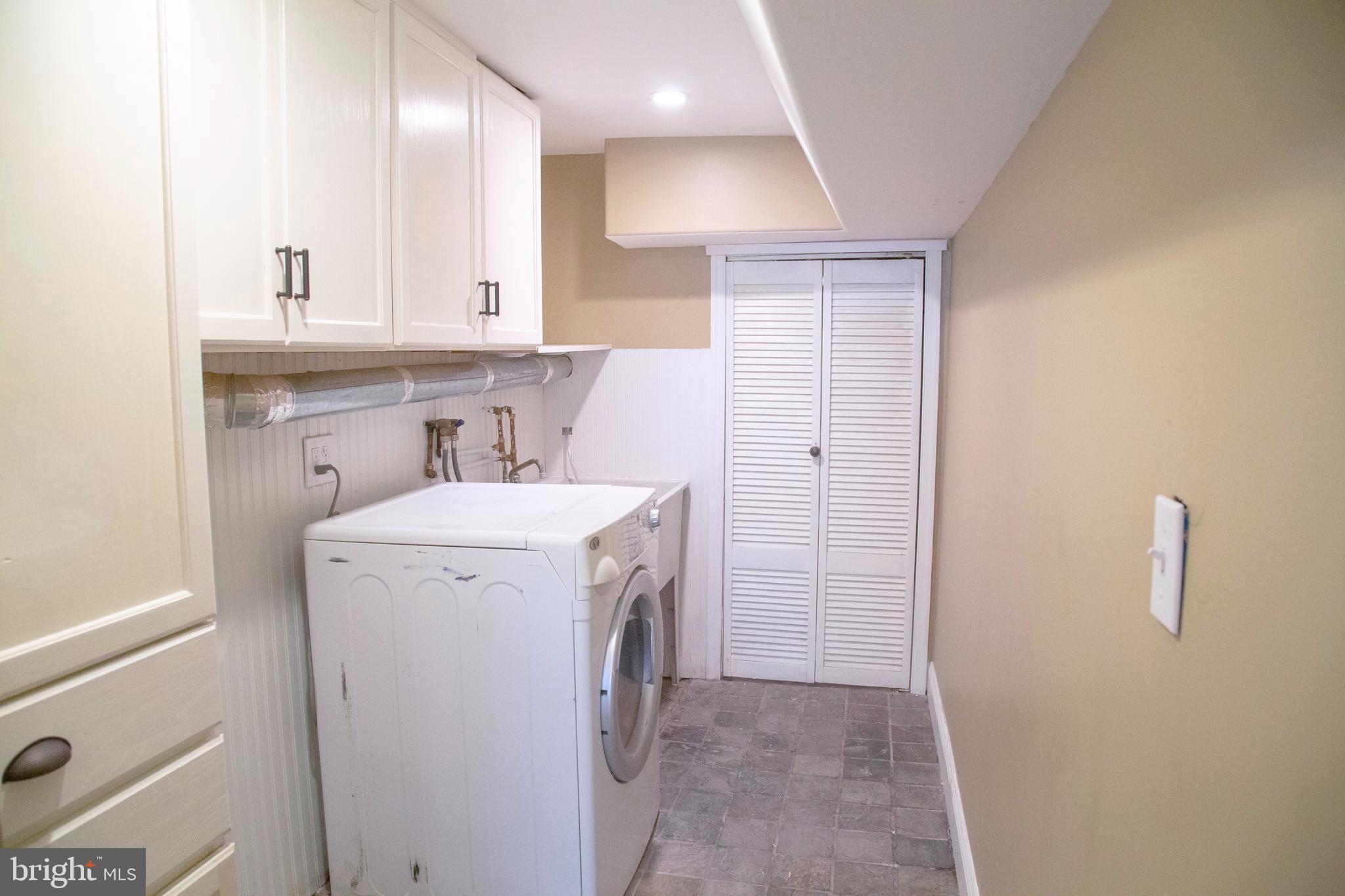 584 Valley View Road Springfield, PA 19064 - Photo 29 of 38 a utility room with dryer and washer
