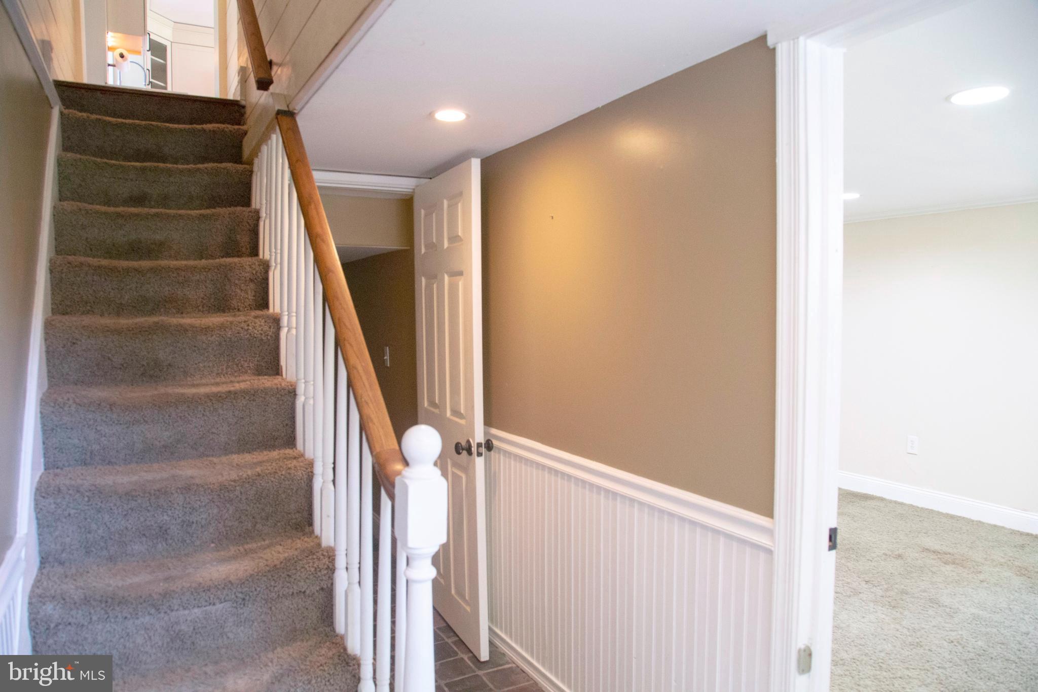 584 Valley View Road Springfield, PA 19064 - Photo 32 of 38 a view of entryway