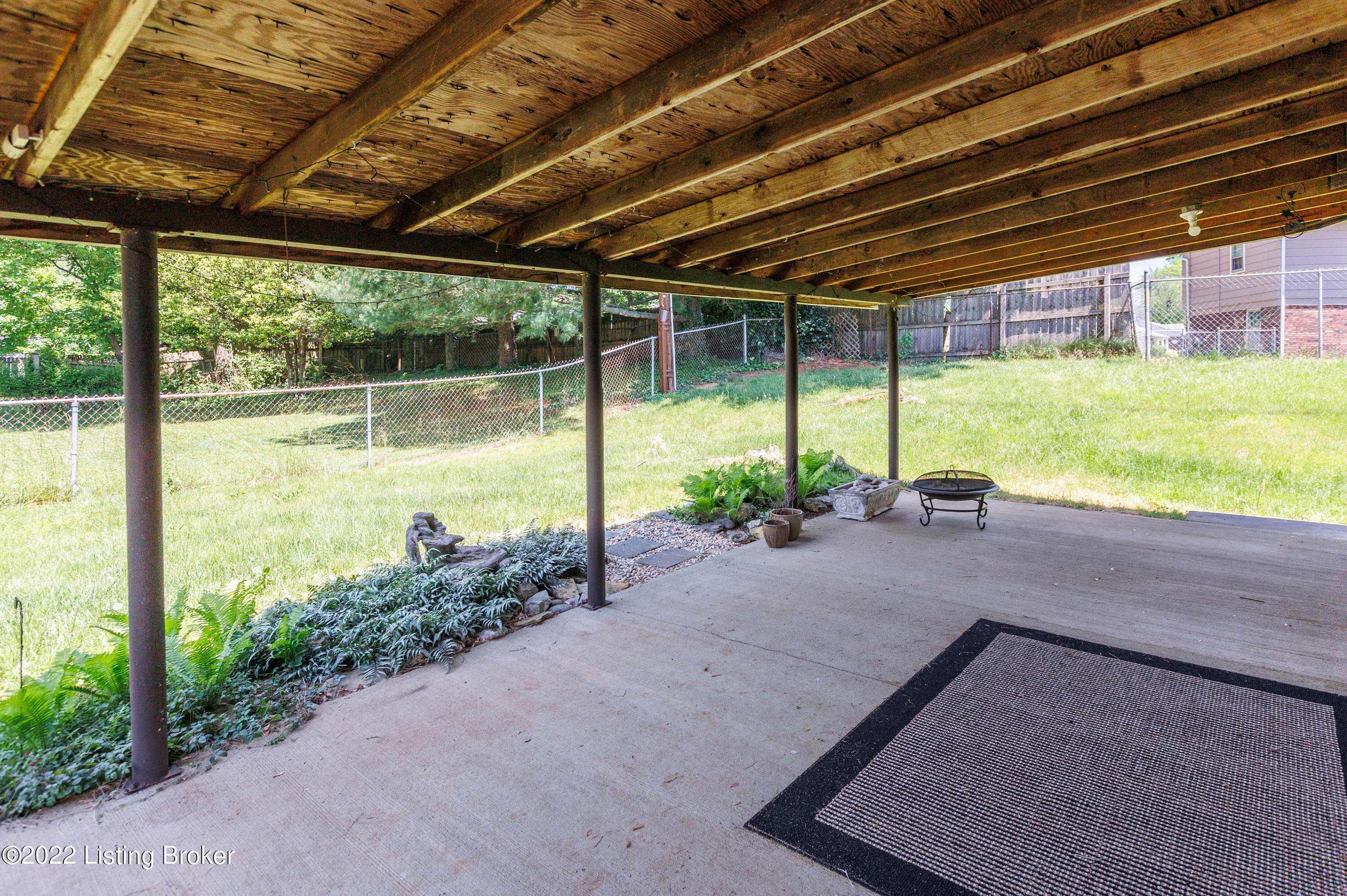 1817 Millgate Road Louisville, KY 40223 - Photo 34 of 35 034