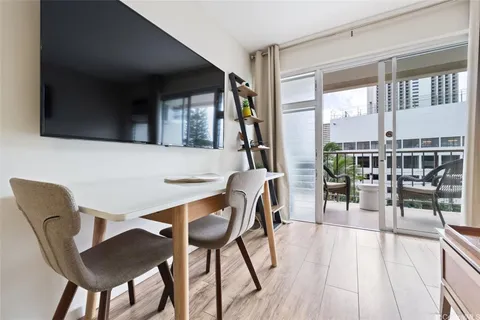 $1,138,000 | 2465 Kūhiō Avenue, Unit 710, Honolulu, HI 96815