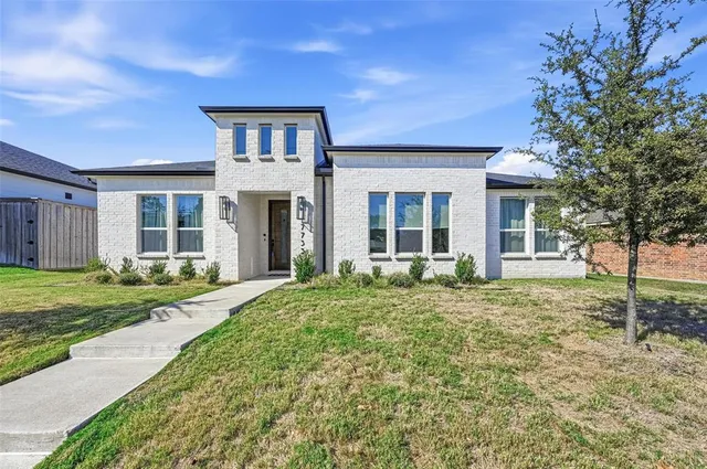 $3,100 | 7733 Indian Ridge Trail, Dallas, TX 75232