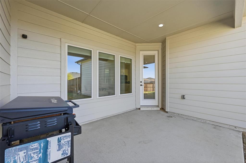 7733 Indian Ridge Trail Dallas, TX 75232 - Photo 21 of 30 a view of an empty room and window