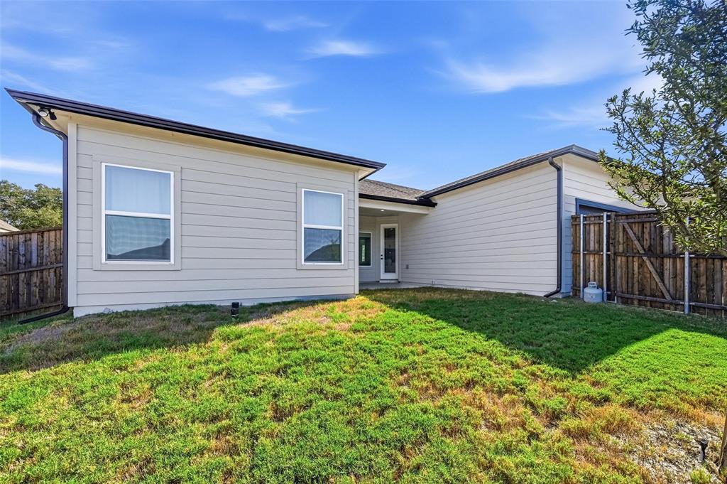 7733 Indian Ridge Trail Dallas, TX 75232 - Photo 25 of 30 a backyard of a house with lots of green space