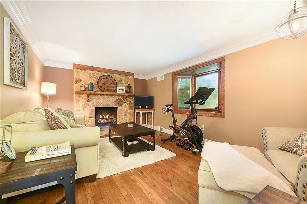 296 Shafer Road Coraopolis, PA 15108 - Photo 4 of 25 Gallery Image 4