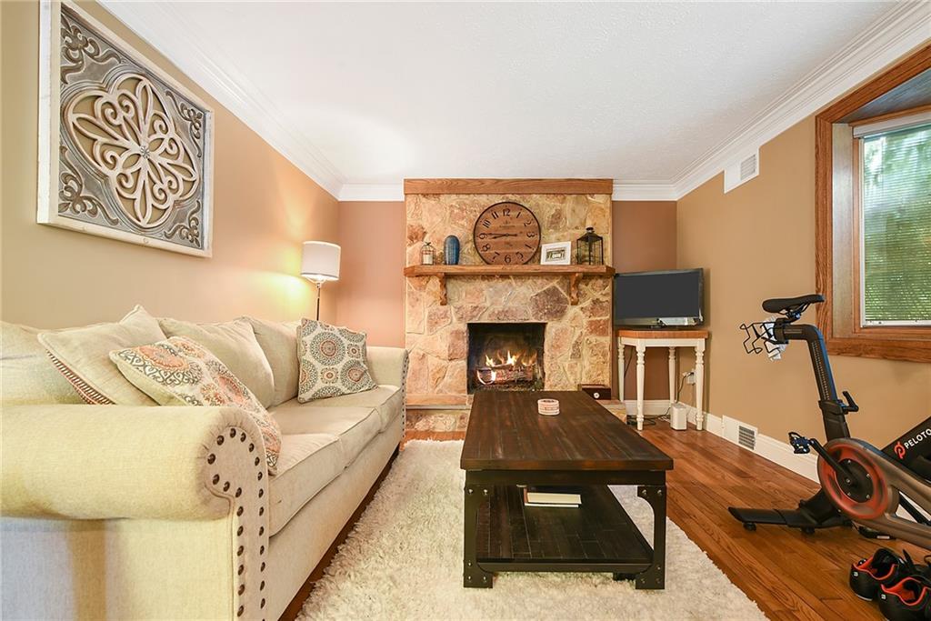 296 Shafer Road Coraopolis, PA 15108 - Photo 5 of 25 Gallery Image 5